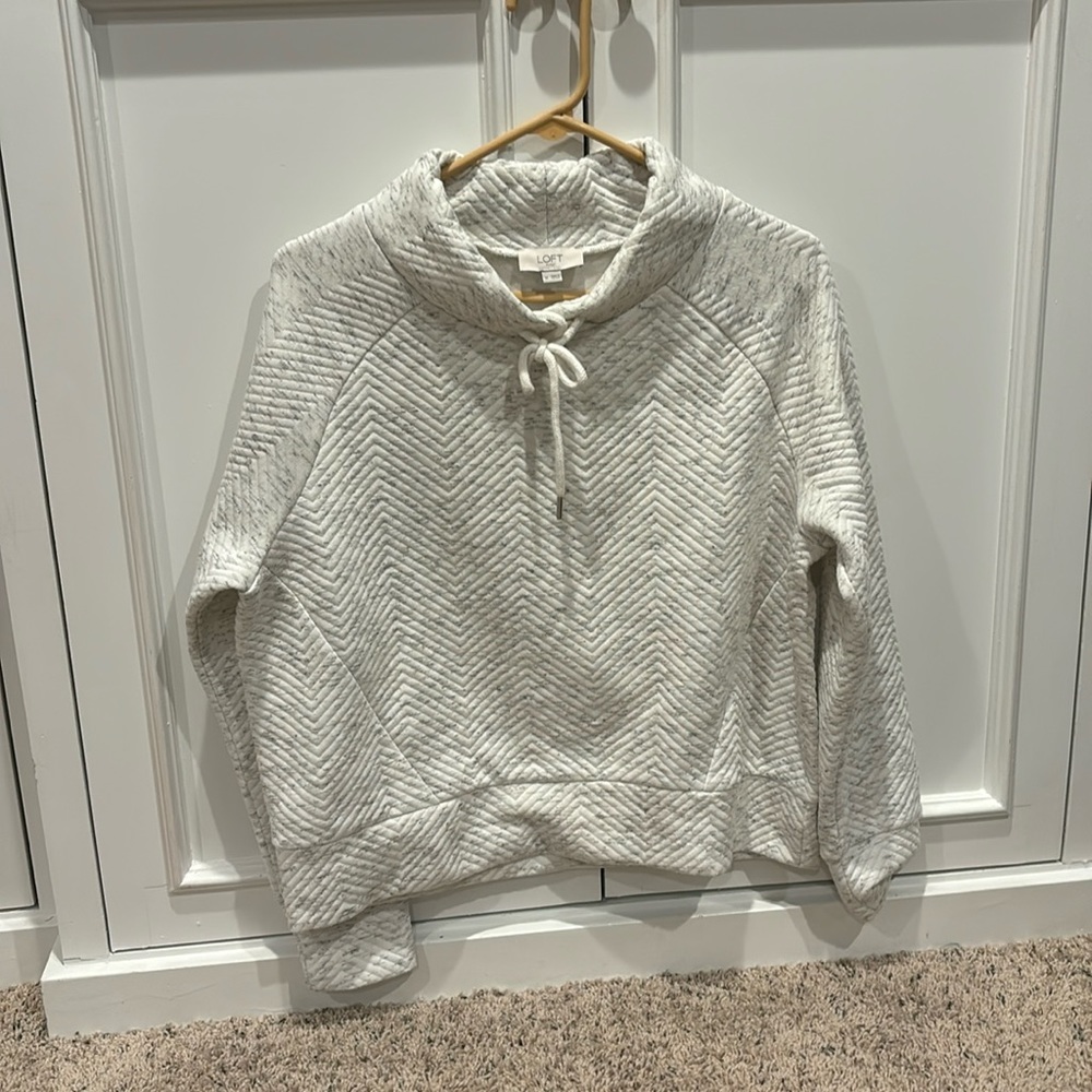 LOFT. Textured Grey Crewneck. M.